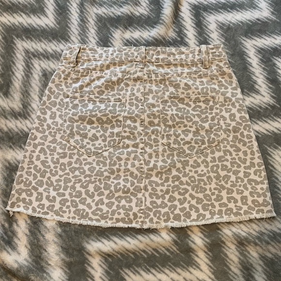 White denim leopard skirt NEW - Picture 2 of 3